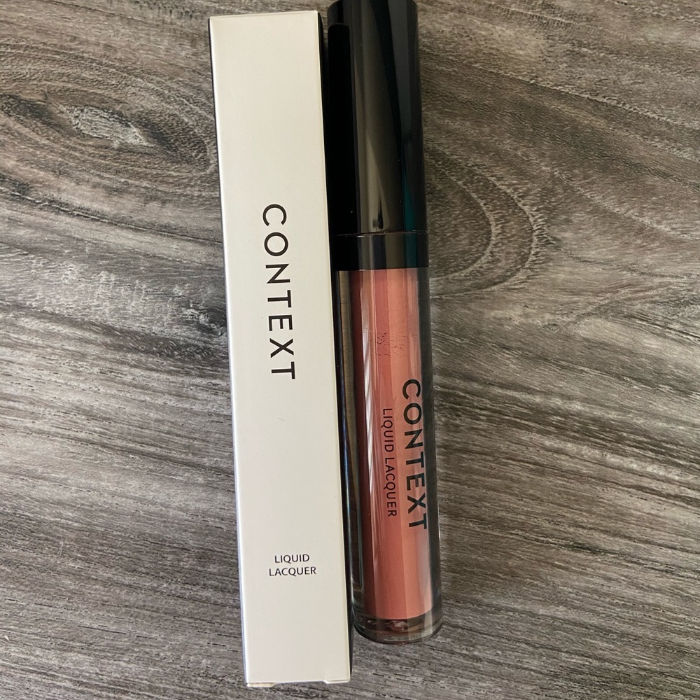 Context liquid lacquer in Mad Love